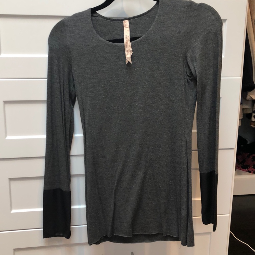 Cotton grey top with leather cuffs